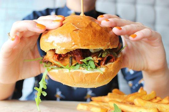 Zaufajni Food & Cocktail Bar